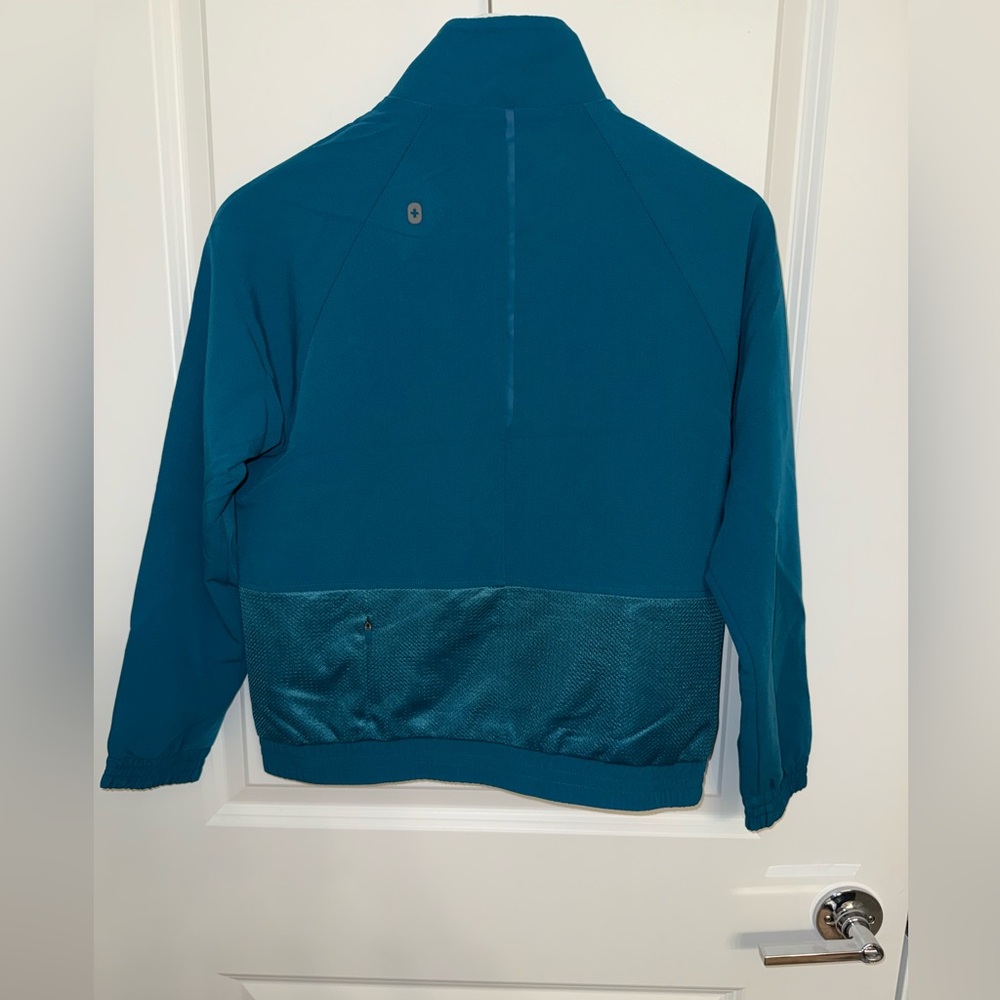 Figs Sydney Performance Scrub Jacket in Pacific Blue - Picture 3 of 6